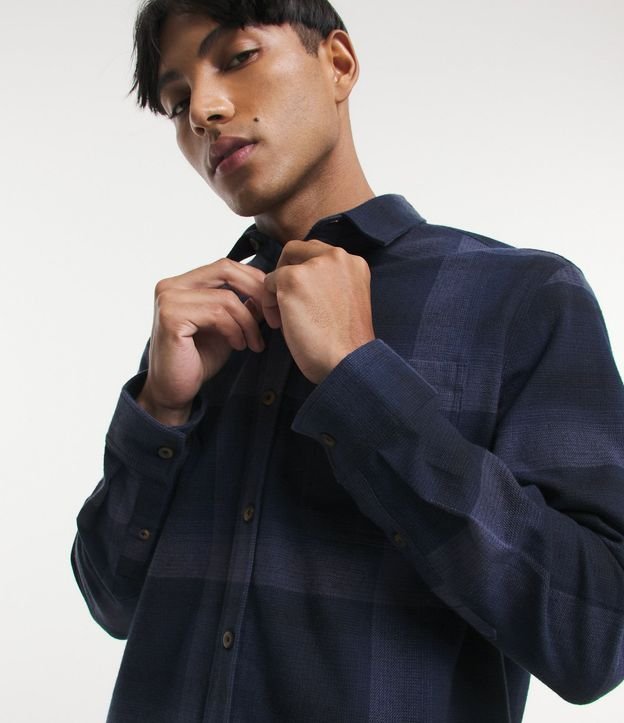 Camisa Regular en Algodón de Cuadros con Bolsillo y Manga Larga 6