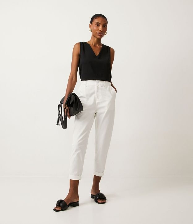 Pantalón Baggy en Sarga con Cintura Ancha y Botón