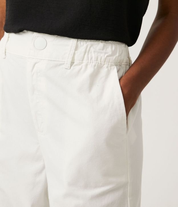 Pantalón Baggy en Sarga con Cintura Ancha y Botón 4