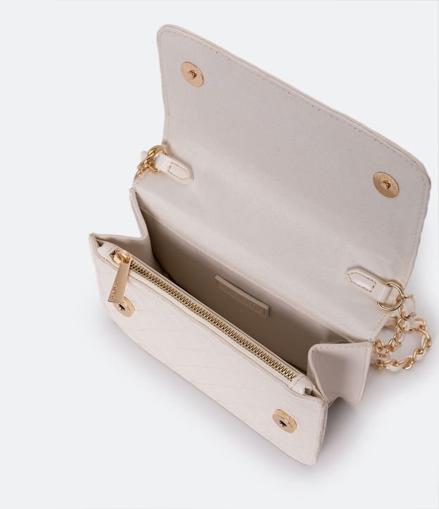 Bolso Estructurado en Capitoneada con Asas de Cadena 7