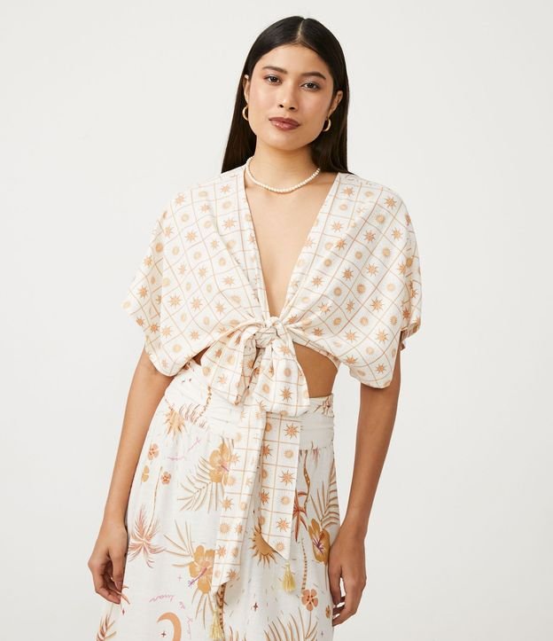Blusa Cropped en Viscosa con Lazo y Estampado de Soles