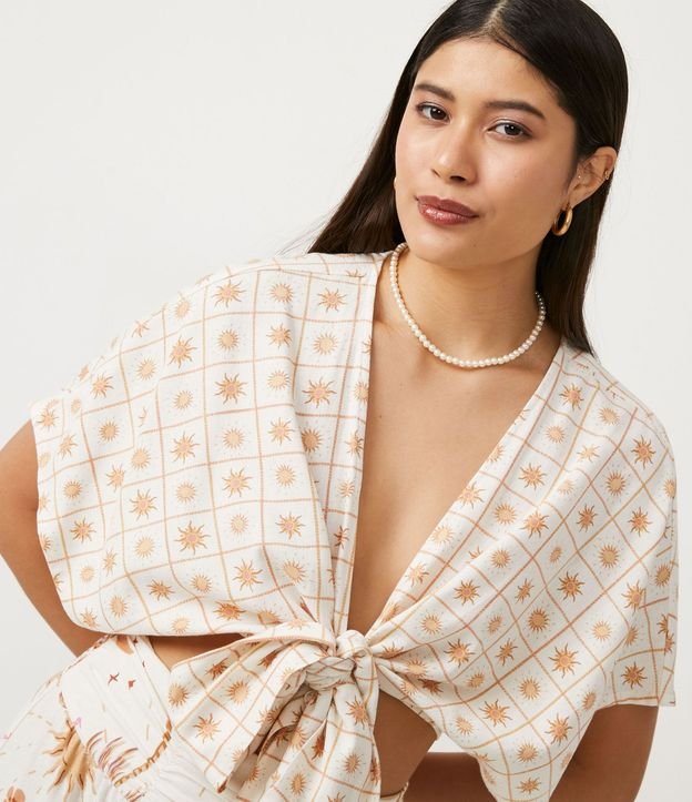 Blusa Cropped en Viscosa con Lazo y Estampado de Soles 4