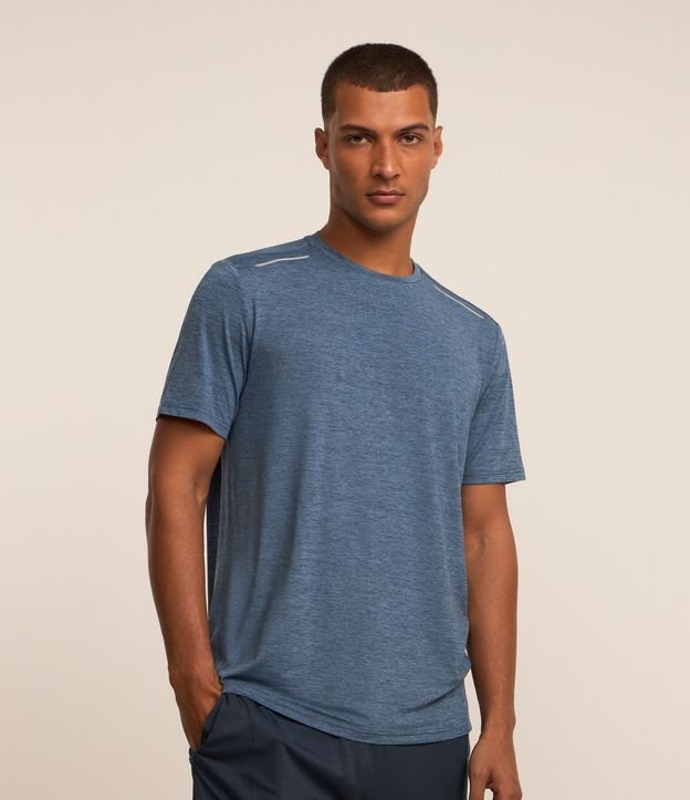 Remera Deportiva con Tecnologia Dry y Detalles Reflectantes