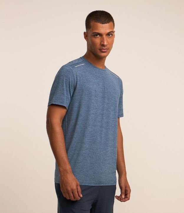 Remera Deportiva con Tecnologia Dry y Detalles Reflectantes 4