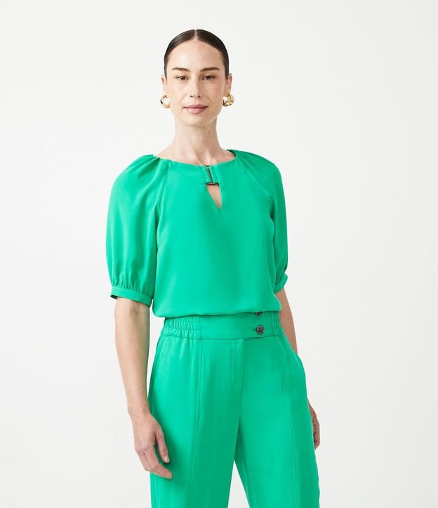 Blusa Manga Corta en Crepé con Detalle en lo Escote