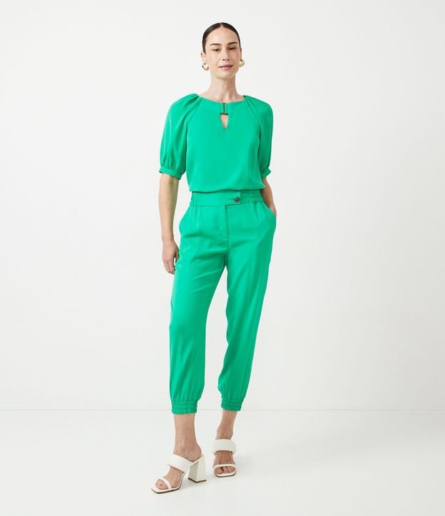 Blusa Manga Corta en Crepé con Detalle en lo Escote 2