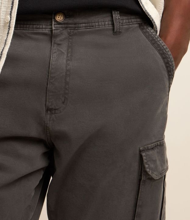 Bermuda Cargo en Sarga Lavada con Elastano y Detalles de Cordón 5