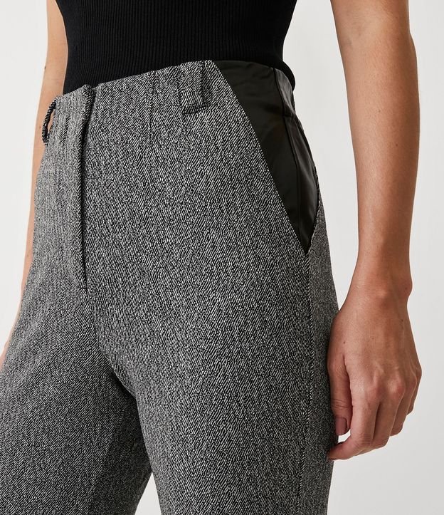 Pantalón Legging en Jacquard con Detalle en Material Sintético 4