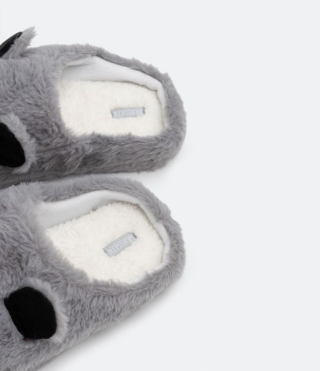 Pantufla Cerrada con Bordado y Orejas de Oso 3