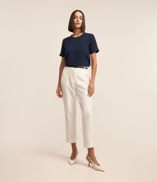 Blusa con Aberturas y Detalles de Pespuntes 3