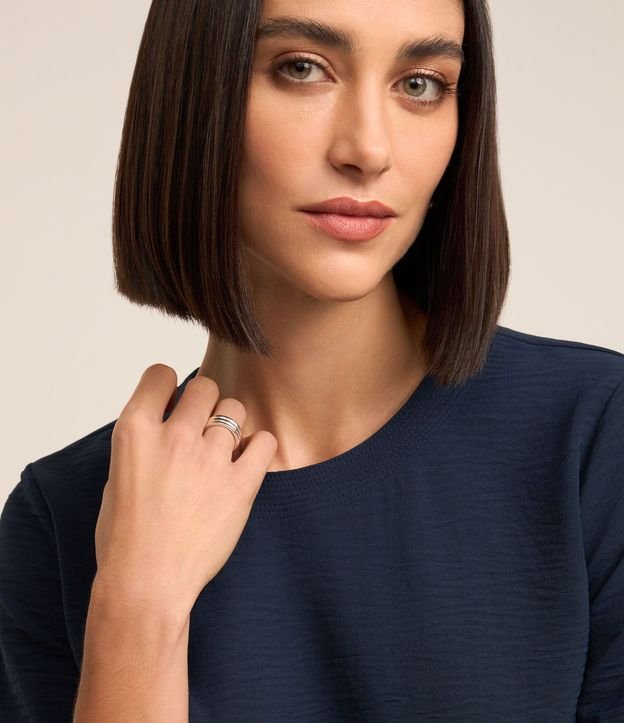 Blusa con Aberturas y Detalles de Pespuntes 5