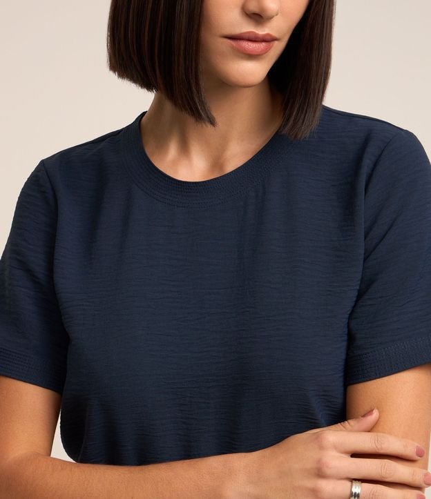 Blusa con Aberturas y Detalles de Pespuntes 7