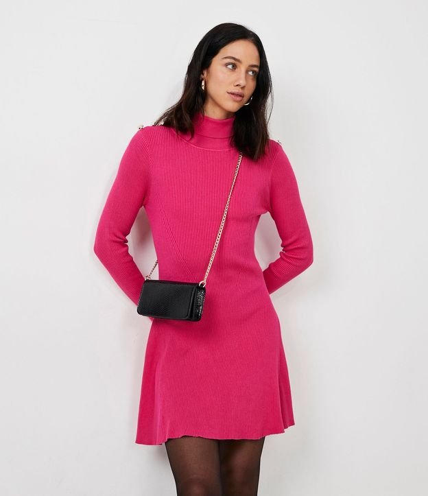 Vestido en Viscosa con Cuello Alto y Botones en los Hombros