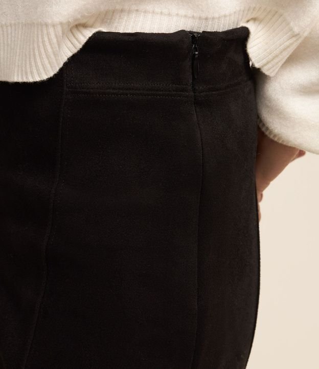 Pantalón Legging en Material Sintético con Recortes Verticales 6