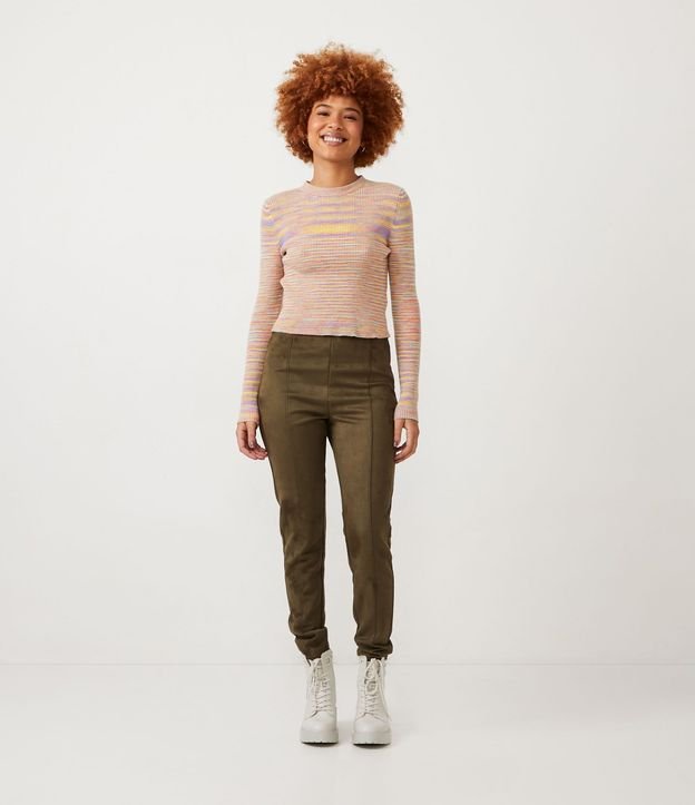 Pantalón Legging en Material Sintético con Recortes Verticales 1