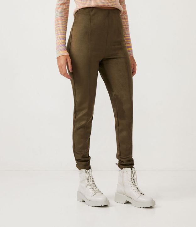Pantalón Legging en Material Sintético con Recortes Verticales 2
