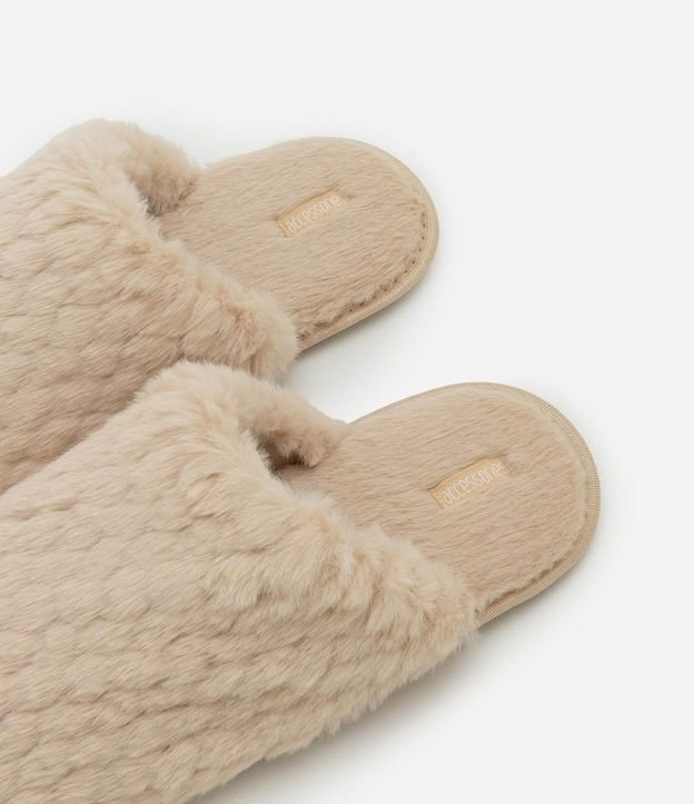 Pantufla Cerrada con Pelinhos en Escamas 6