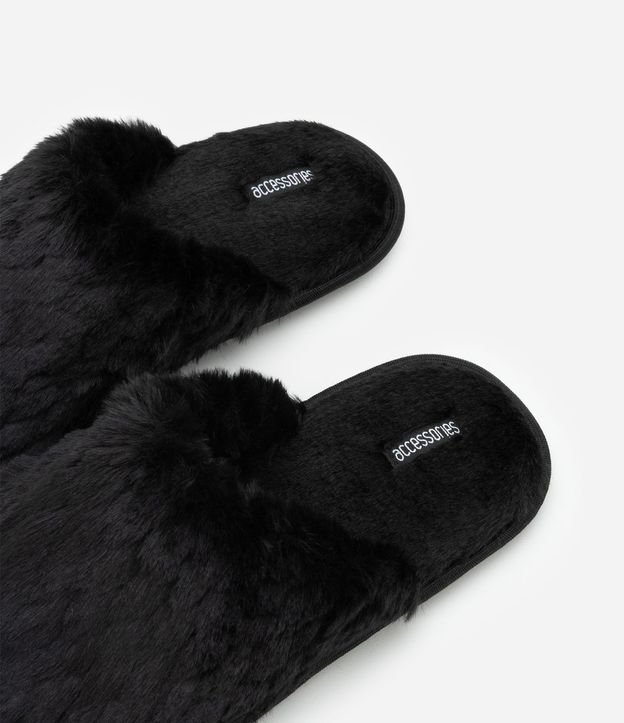 Pantufla Cerrada con Pelinhos en Escamas 3
