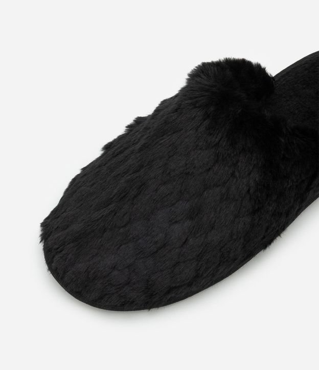 Pantufla Cerrada con Pelinhos en Escamas 5