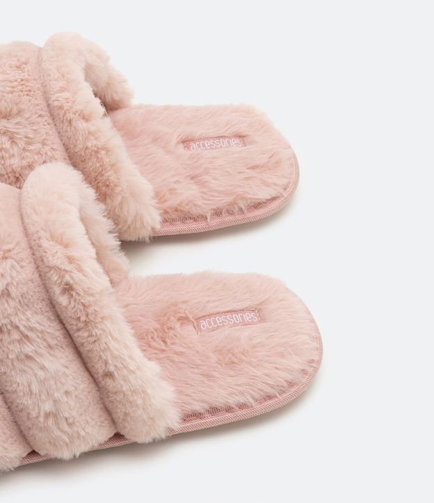 Pantufla Cerrada con Gajos y Textura Felpuda 3