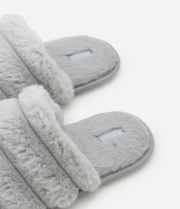 Pantufla Cerrada con Gajos y Textura Felpuda 4