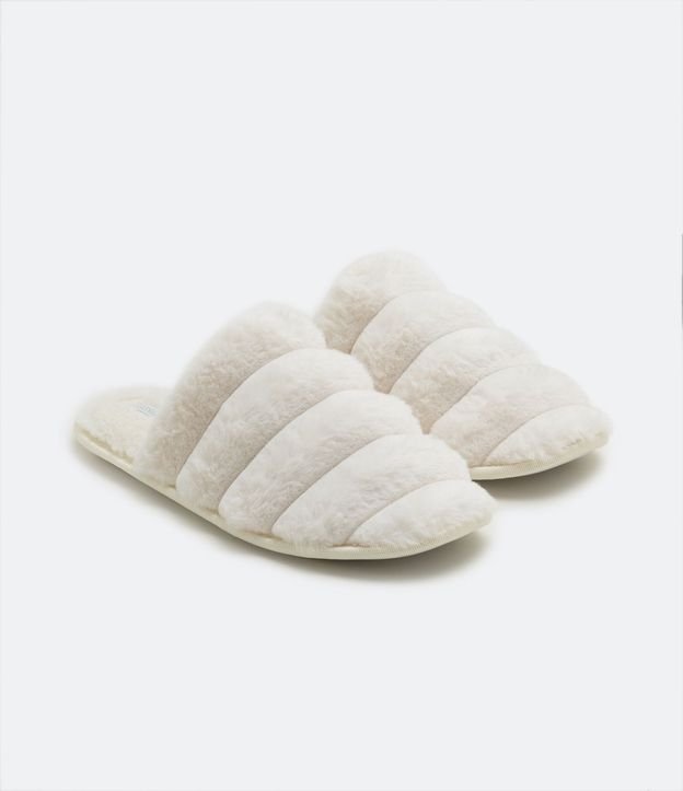 Pantufla Cerrada con Gajos y Textura Felpuda 1