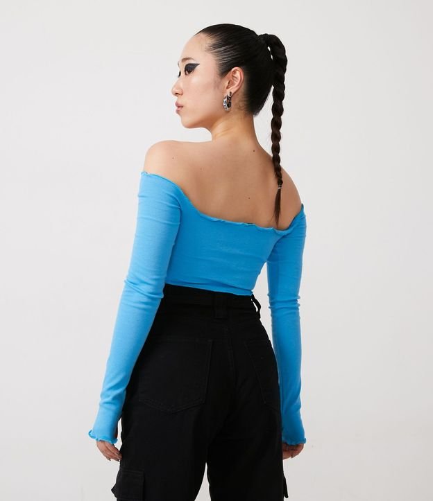 Blusa Cropped en Media Malla con Escote Hombro a Hombro y Destalhes 3