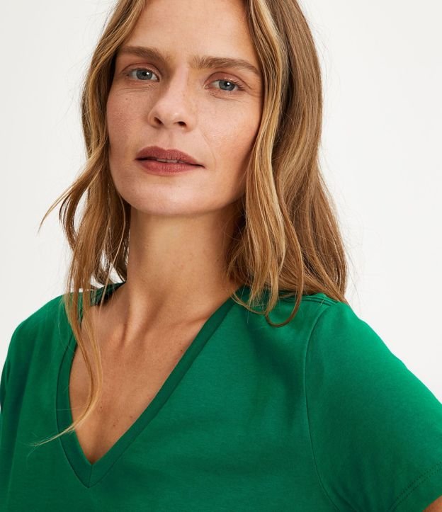 Blusa Básica en Algodón con Escote V 4