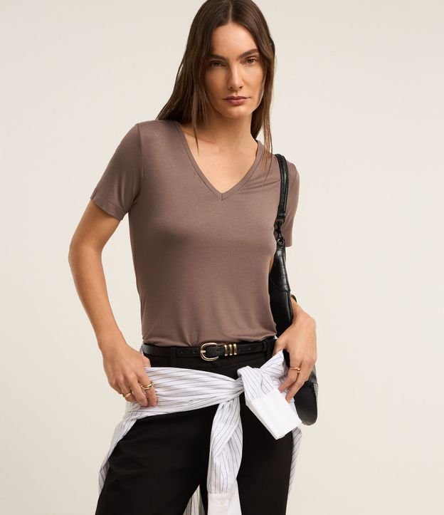 Blusa Básica en Viscosa con Escote V
