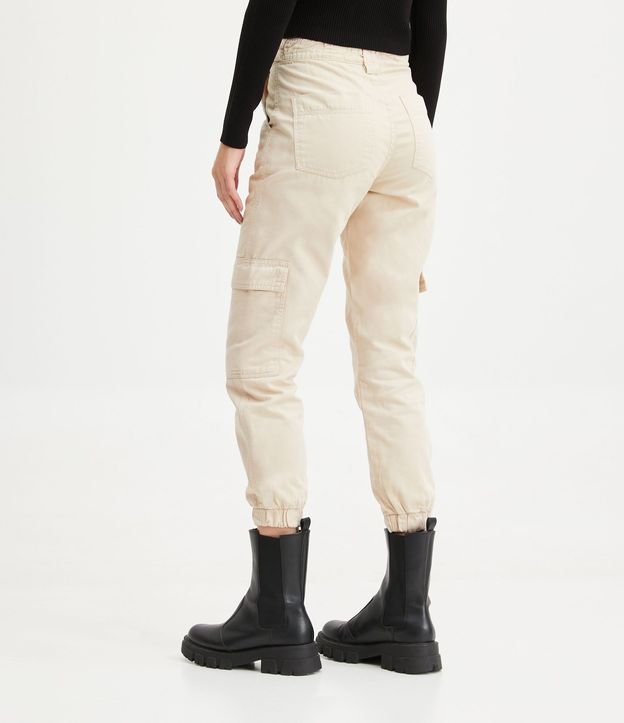 Pantalón Jogger en Sarga con Cintura Elástica y Bolsillos Cargo 3