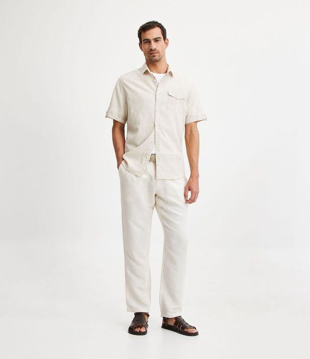 Camisa Comfort en Lino con Bolsillo y Dobra en la Manga 2