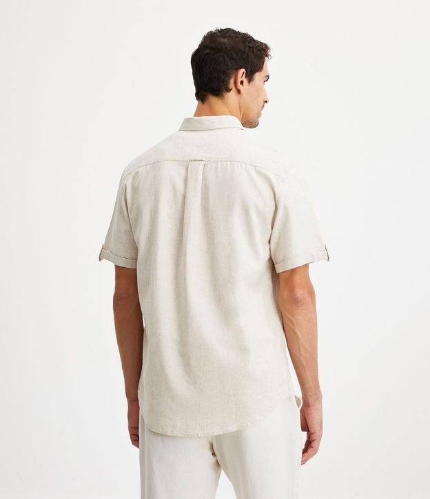 Camisa Comfort en Lino con Bolsillo y Dobra en la Manga 3