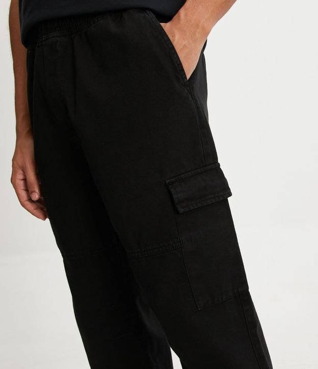 Pantalón Cargo en Sarga con Cintura Elástica y Bolsillos Laterales 5