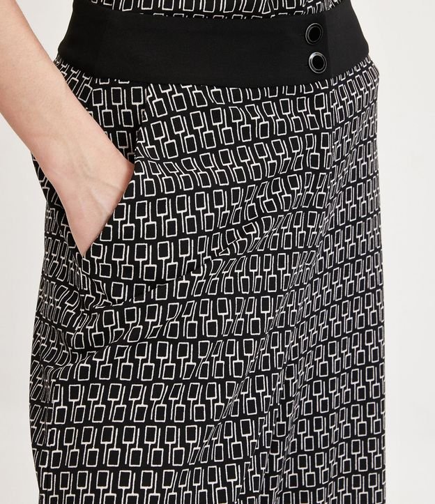 Pantalón Wide Leg con Cintura Contrastante y Estampado Geométrico 4
