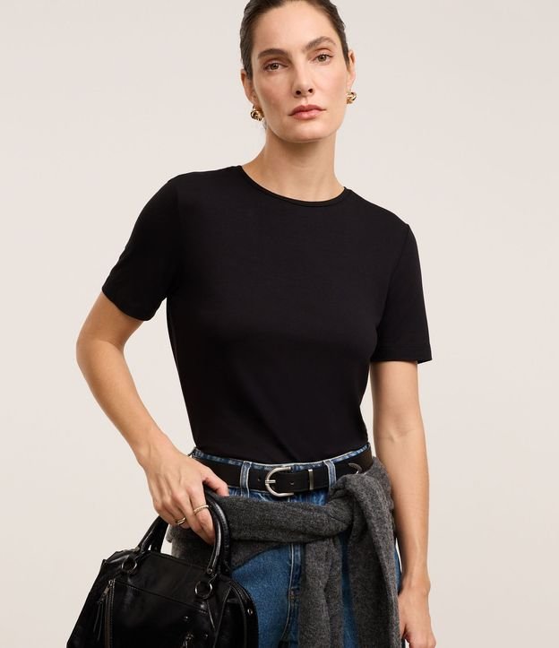 Blusa Básica en Viscosa con Escote Redondo