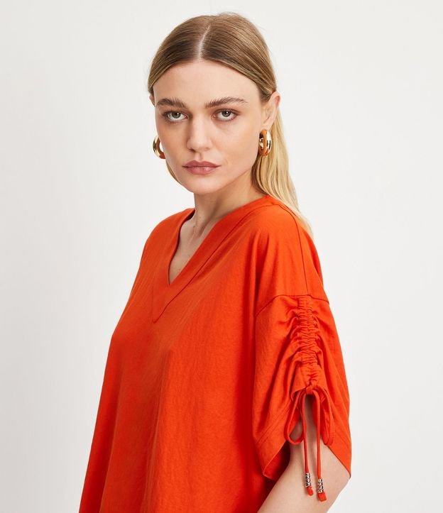 Blusa Amplia con Escote V y Detalle de Lazo Fruncido en las Mangas 4