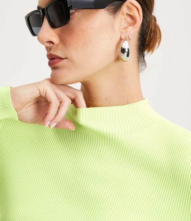 Blusa Básica en Tejido de Punto Acanalada con Cuello Alto 4