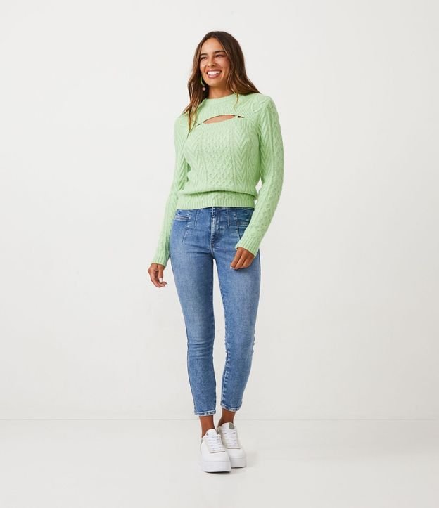 Pantalón Cigarrete Cintura Alta en Jeans con Pliega y Bolsillos
