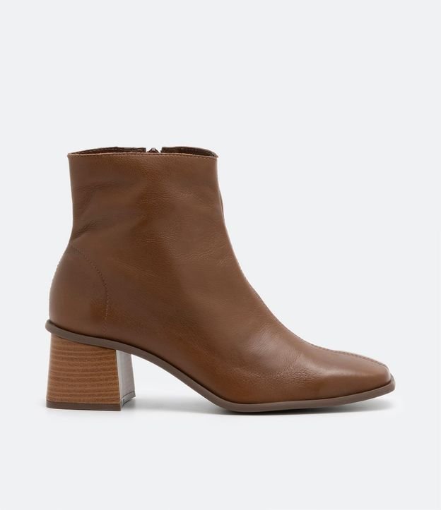 Bota Caño Mediano en Cuero con Pico Cuadrado y Tacón Grueso 2