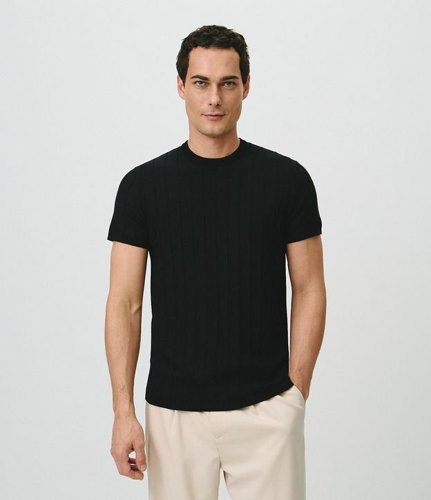 Remera Slim en Viscosa con Textura de Rayas y Manga Corta 1