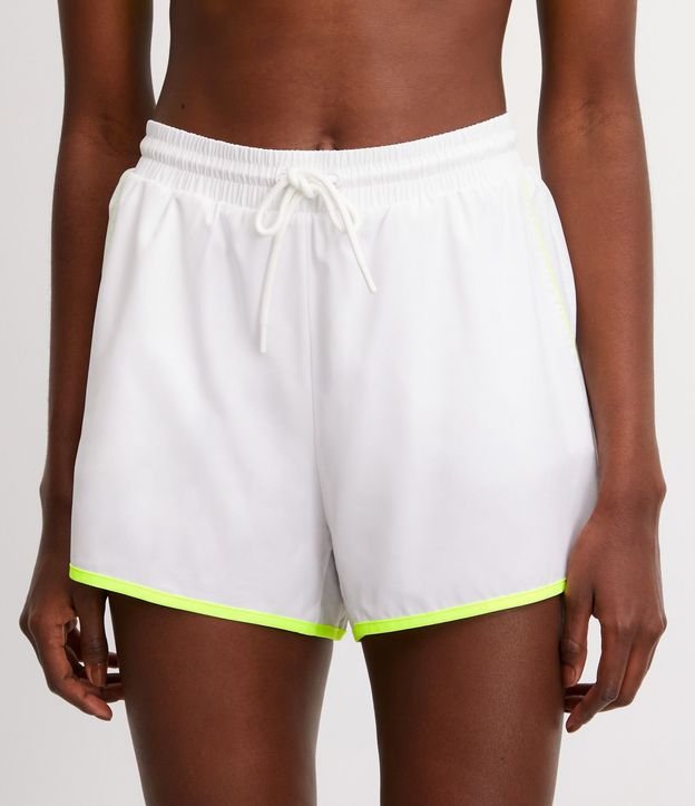 Bermuda Runner con Detalle Bies Contrastante y Bolsillos 2