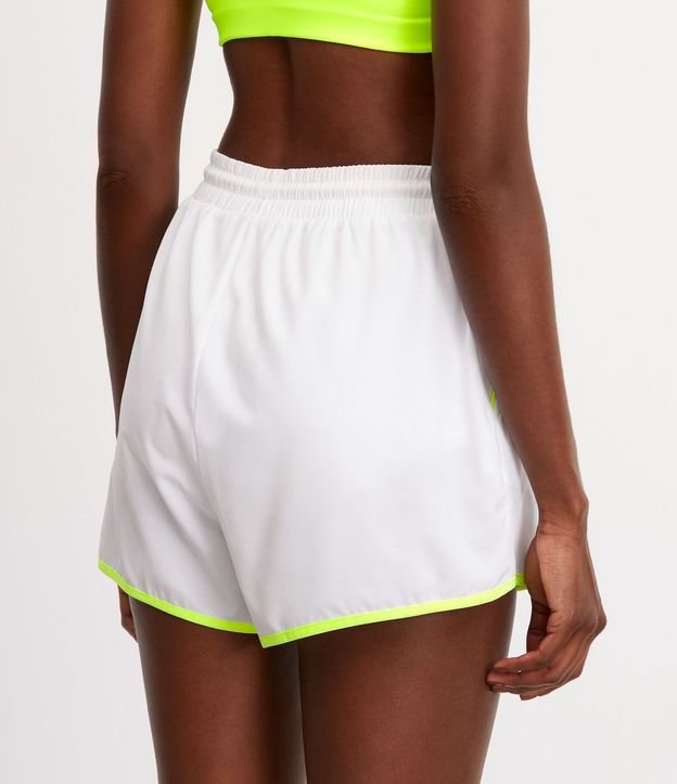 Bermuda Runner con Detalle Bies Contrastante y Bolsillos 3