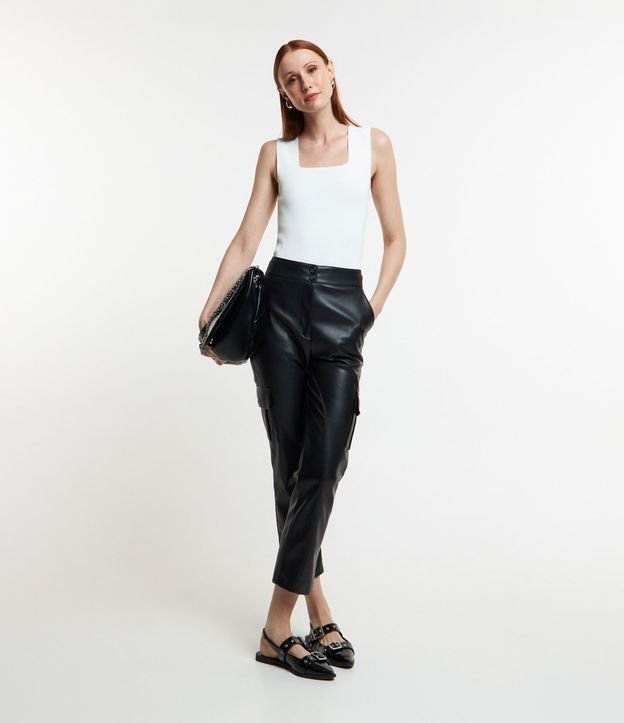 Blusa Cropped en Punto con Escote Cuadrado 3