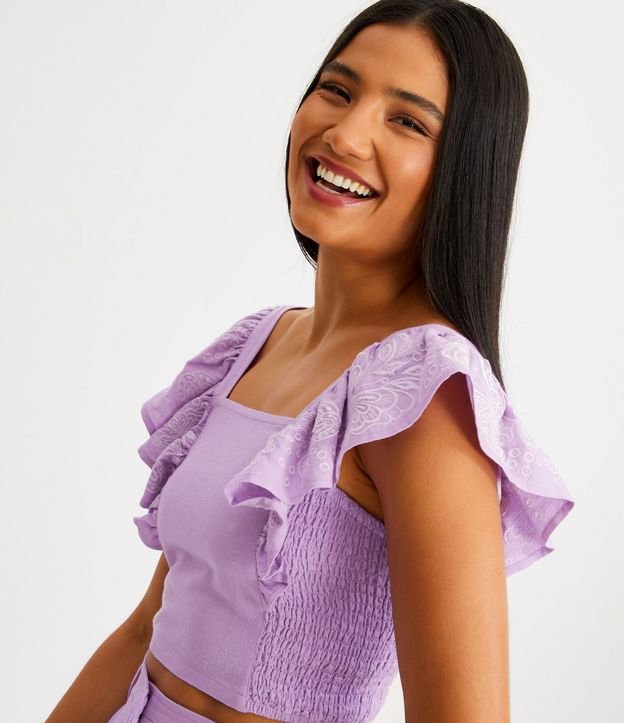 Blusa Cropped en Lino con Volados Bordados de Mariposas 4