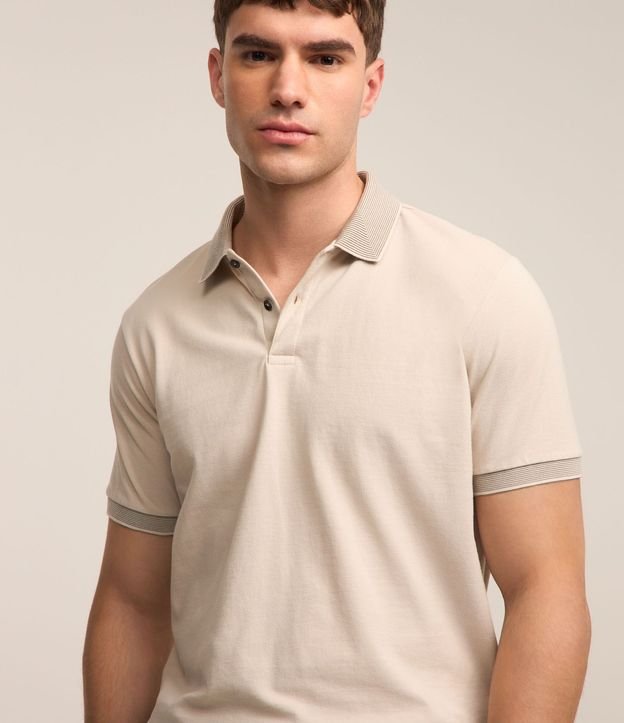 Polo Slim en Algodón con Botones y Detalles Contrastantes 3