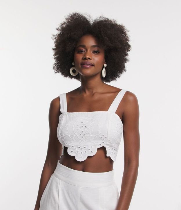 Blusa Cropped en Lino con Bordado Richelieu en el Bajo