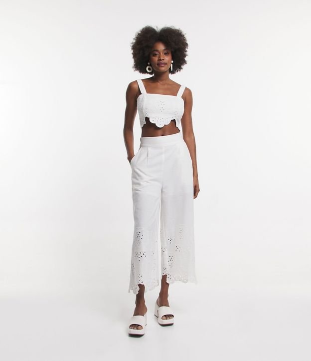 Blusa Cropped en Lino con Bordado Richelieu en el Bajo 2