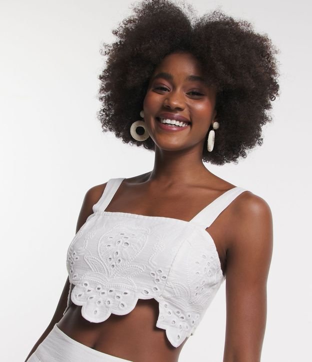 Blusa Cropped en Lino con Bordado Richelieu en el Bajo 4