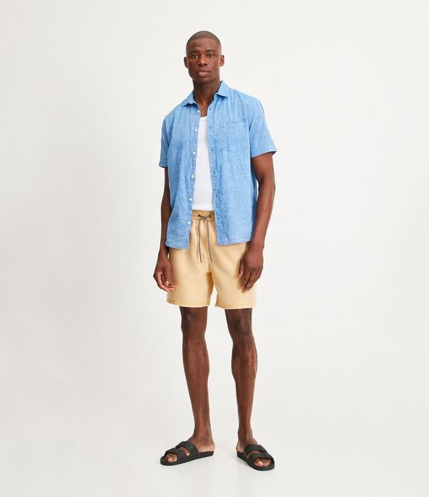 Camisa Comfort Básica en Lino con Bolsillo Delantero 2