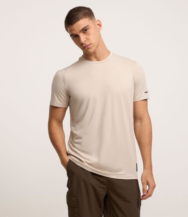 Remera Deportiva con Etiqueta en la Barra y Manga Corta 1